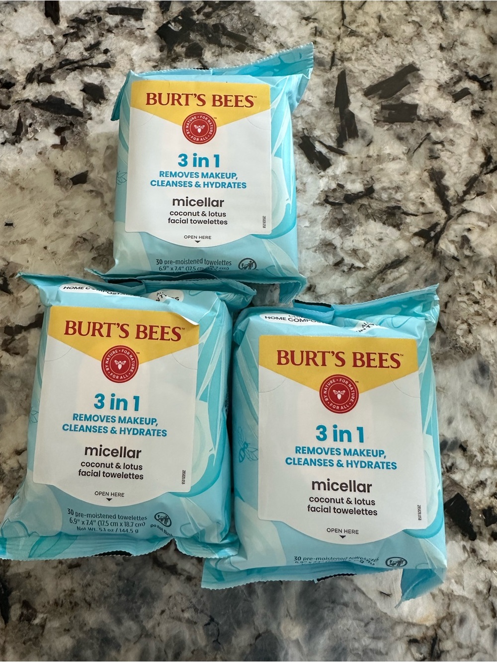 Burt's Bees Micellar 3-in-1 Facial Towelettes - Light Blue Packaging